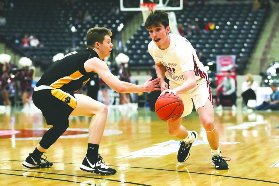 Harlan+County+guard+Tyler+Cole%2C+pictured+in+last+years+13th+Region+Tournament%2C+and+the+Harlan+County+Black+Bears+will+open+their+season+on+Jan.+5+at+Corbin.