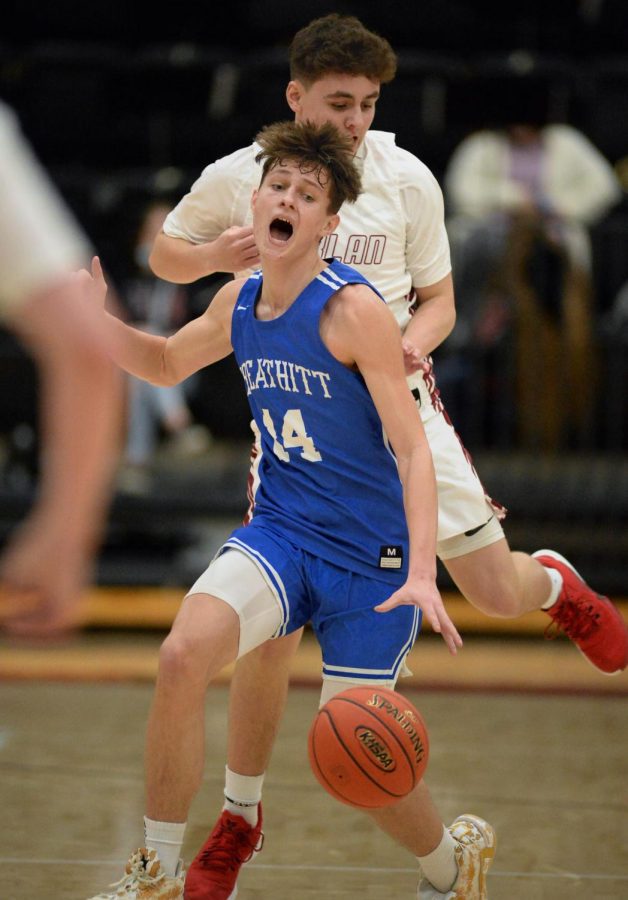 Breathitt+County+freshman+guard+Austin+Sperry+worked+through+the+Harlan+County+press+in+Tuesdays+game.+The+Bears+rallied+in+the+second+half+for+a+77-67+victory.