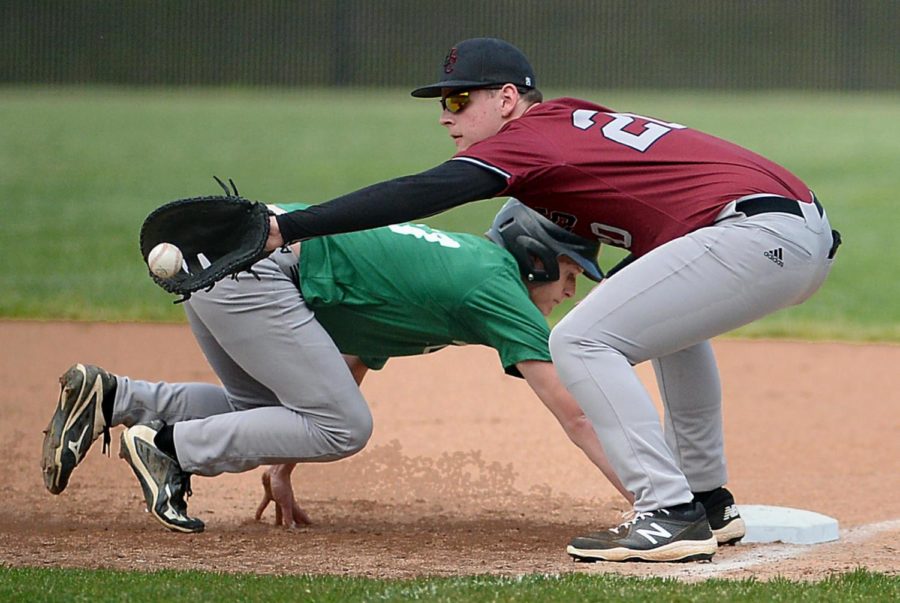 Harlan+Countys+Karsten+Dixon+took+a+throw+from+pitcher+Brayden+Blakley+as+Shane+Lindsey+hustled+back+to+first+base.