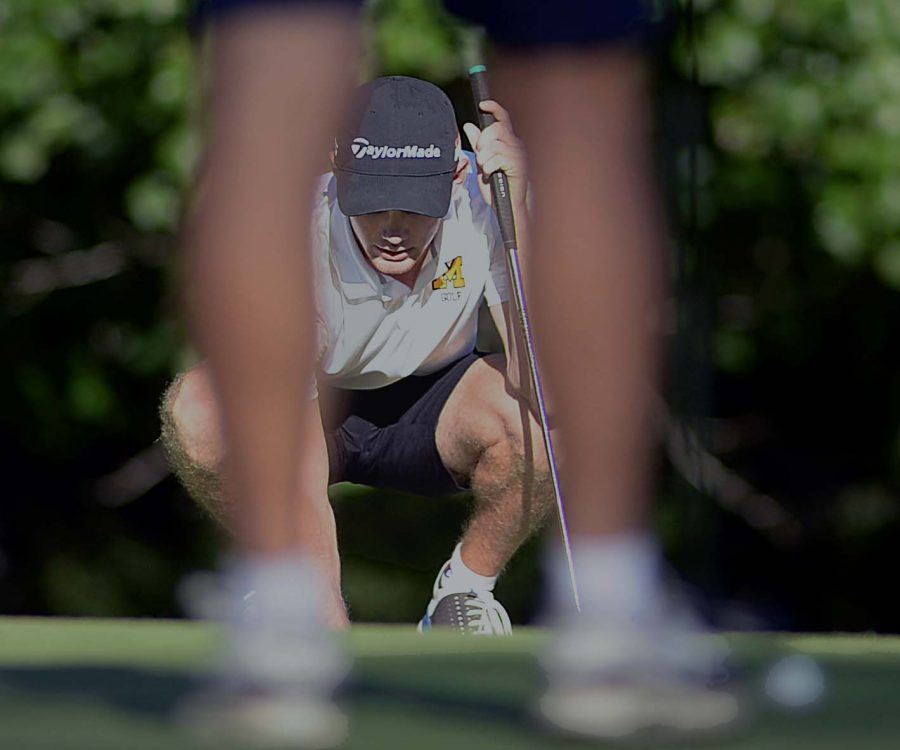 Middlesboros+Tyler+Harris+prepared+for+a+putt+in+tournament+action+earlier+this+season.+Harris+won+the+Region+10+title+on+Tuesday+in+Somerset.