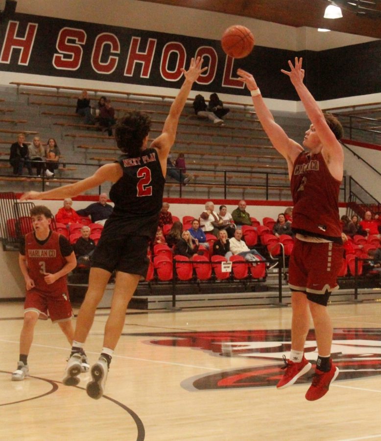 Harlan+County+guard+Trent+Noah%2C+pictured+in+action+earlier+this+season%2C+scored+39+points+as+the+Bears+won+86-62+at+Perry+Central.