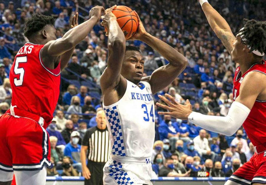 Oscar Tshiebwe has grabbed 20 rebounds in Kentuckys first two games to open the season. 