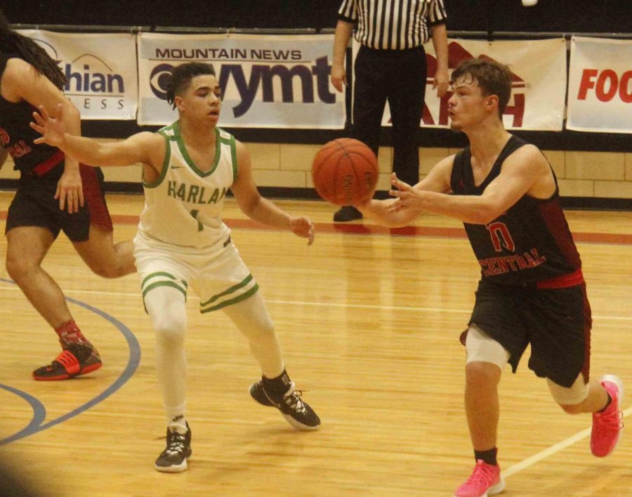 Perry Central guard Rydge Beverly scored a team-high 17 points on Friday as the Commdores edged Harlan 55-54 in the WYMT Mountain Classic semifinals.
