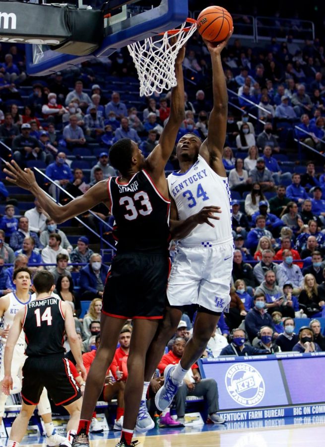 Kentuckys Oscar Tshiebwe worked inside during Wednesdays game against Western Kentucky University.