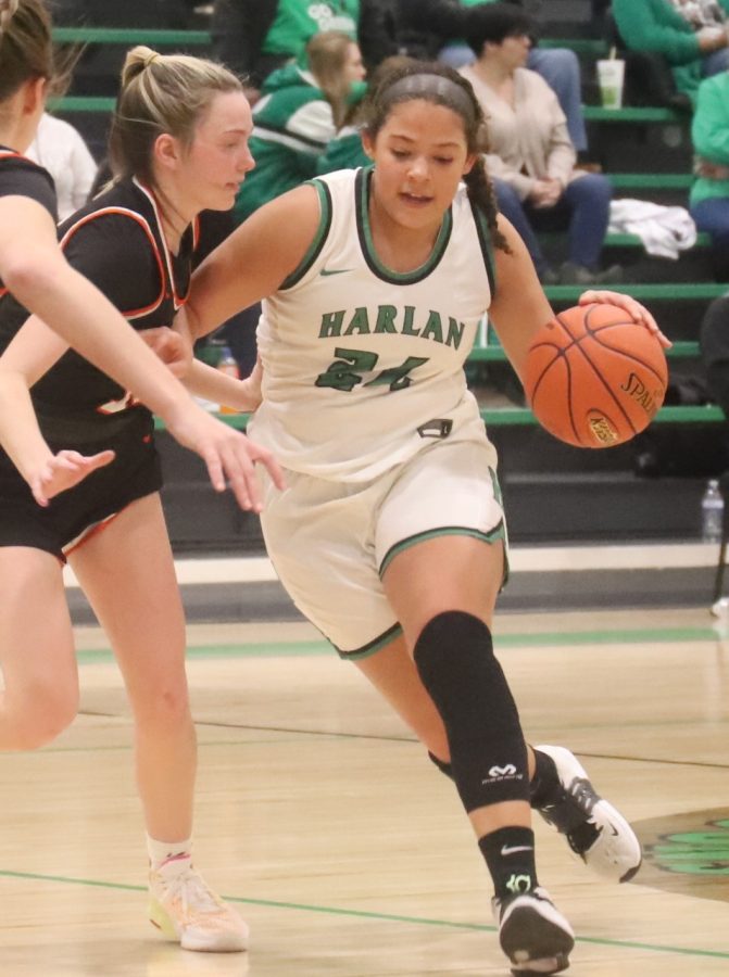 Harlans Aymanni Wynn worked her way to the basket in Mondays win over visiting Lynn Camp.
