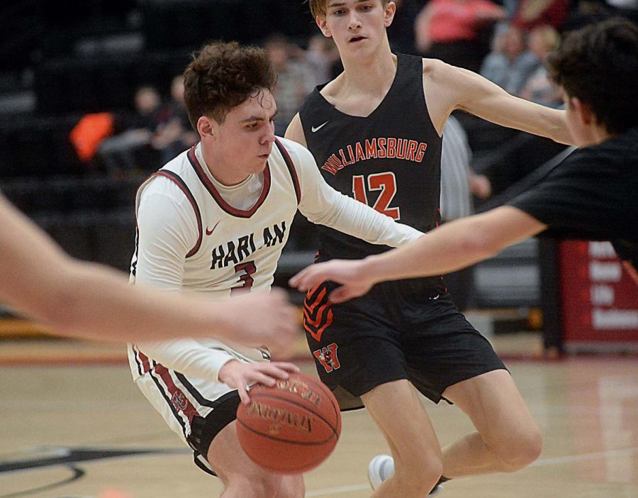Harlan+County+freshman+guard+Maddox+Huff+worked+his+way+through+the+Williamsburg+defense+for+two+of+his+20+points+in+the+Bears+82-71+win+over+visiting+Williamsburg.