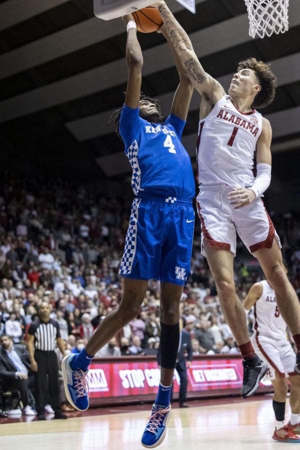 Kentucky+forward+Daimion+Collins+%284%29+was+fouled+by+Alabama+guard+Jusaun+Holt+%281%29+during+the+second+half+of+their+game+Saturday.