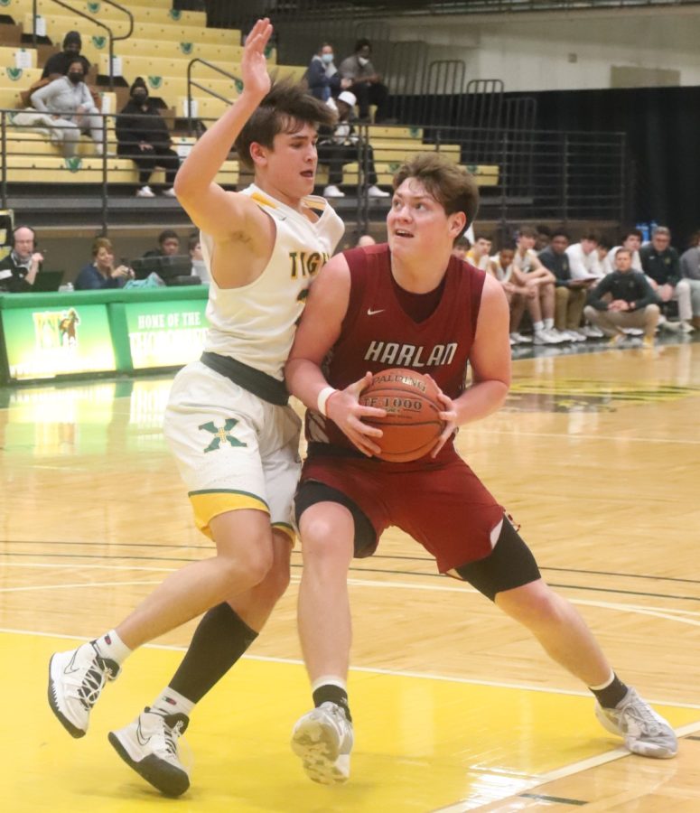 Trent Noah had 21 points and 10 rebounds in Harlan Countys 69-63 loss to St. Xavier.