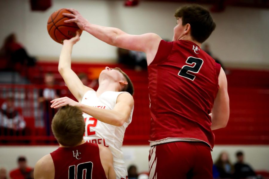 Harlan+County+guard+Trent+Noah%2C+pictured+in+action+earlier+this+season%2C+scored+33+points+on+Friday+and+added+four+blocked+shots+as+the+Black+Bears+downed+Middlesboro+80-49.