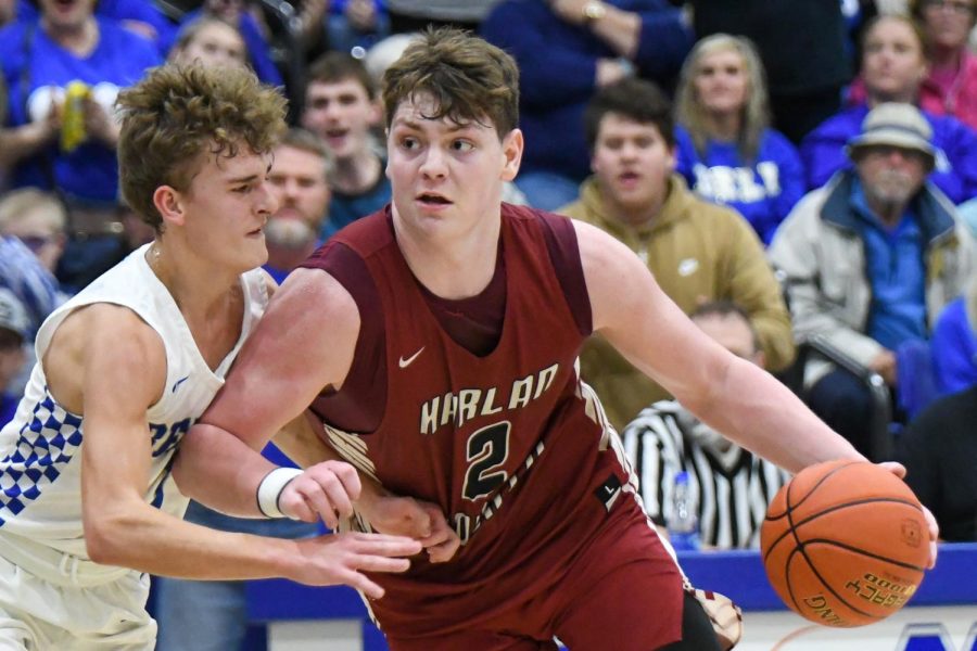 Harlan+County+sophomore+guard+Trent+Noah+made+it+a+clean+sweep+of+all-state+selections+as+he+was+a+second-team+pick+on+the+Courier-Journal+all-state+team+announced+earlier+this+week.+Noah%2C+who+averaged+28.1+points+and+9.9+rebounds+per+game+this+season+for+the+19-11+Black+Bears%2C+was+one+of+30+players+from+around+the+state+named+to+the+squad.+North+Laurels+Reed+Sheppard+was+a+first-team+selections+and+Knox+Centrals+Jevonte+Turner+was+a+third-team+selection.+Harlans+Jordan+Akal+and+North+Laurels+Ryan+Davidson+were+honorable+mention+selections.