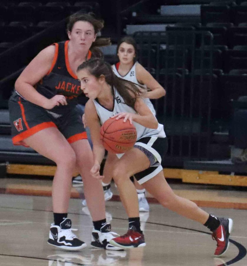 Harlan+County+junior+point+guard+Ella+Karst+sliced+past+a+Williamsburg+defender+in+scrimmage+action+Saturday.+Karst+scored+19+in+the+Lady+Bears+96-43+victory.