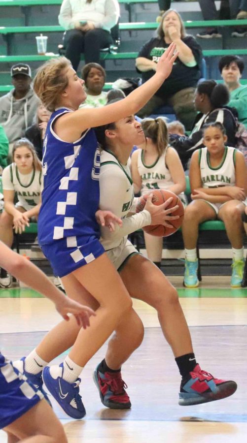 Harlans+Kylie+Noe+worked+inside+for+two+of+her+19+points+during+the+Lady+Dragons+55-39+victory+over+visiting+Shelby+Valley+in+scrimmage+action.