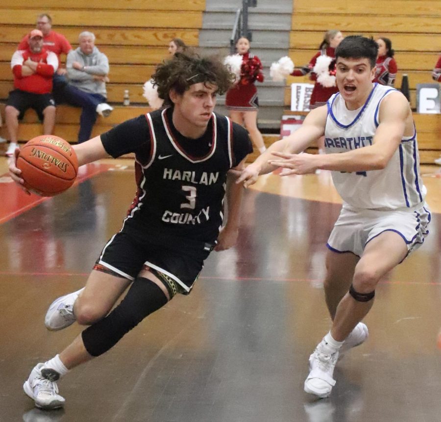 Sophomore guard Maddox Huff worked around a Breathitt County defender in action from the WYMT Mountain Classic on Saturday. Huff scored 29 points in the Bears 82-57 victory.