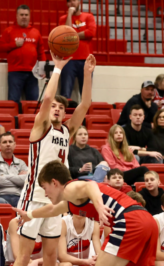 Harlan+County+senior+guard+Daniel+Carmical+hit+four+3-pointers+and+scored+15+points+in+the+Black+Bears+win+over+St.+Henry+at+South+Laurel+High+School.