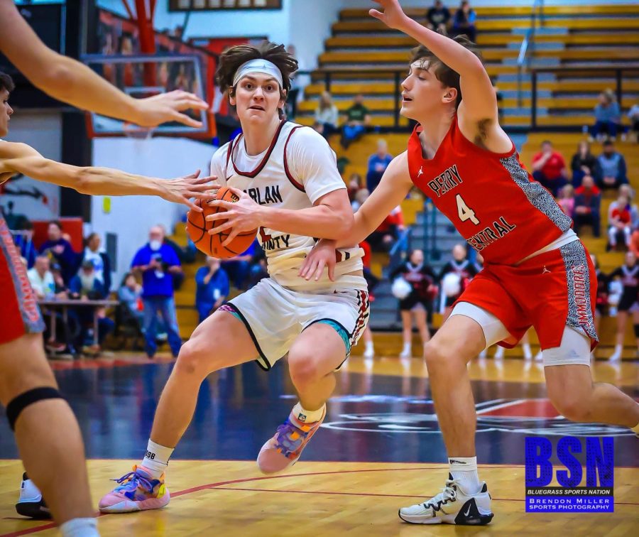 Harlan+County+junior+guard+Trent+Noah+is+a+second-team+all-state+selection+on+the+Louisville+Courier+Journal+squad+announced+Thursday.+Noah+was+named+to+the+Lexington+Herald+Leader+all-state+team+earlier+this+month+and+became+the+first+HCHS+player+to+make+multiple+all-state+teams.+Noah+led+the+Bears+to+a+27-6+record+this+season+while+averaging+26.5+points+and+12.8+rebounds+per+game.