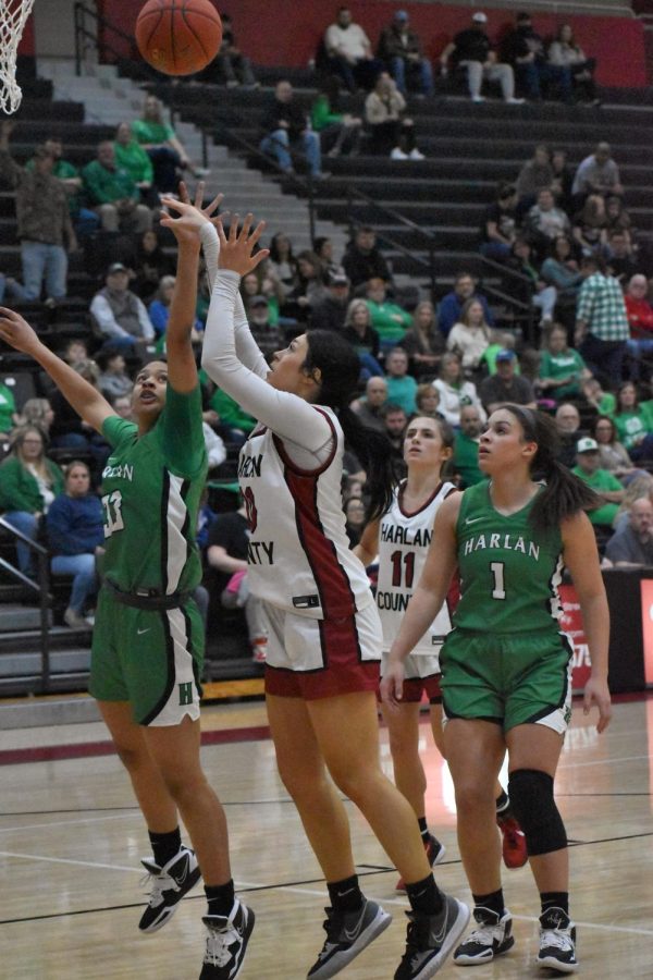 Harlan+County+senior+forward+Jaylin+Smith%2C+pictured+in+action+earlier+in+the+week%2C+became+the+fifth+member+of+the+schools+1%2C000-point+club+as+the+Lady+Bears+split+two+games+at+Barbourville.