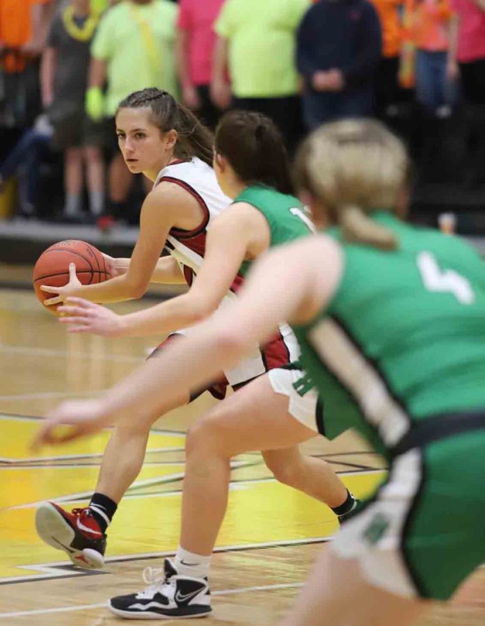 Harlan+County+guard+Ella+Karst+worked+against+the+Harlan+defense+in+52nd+DIstrict+Tournament+action+Monday.+Karst+scored+25+points+in+the+Lady+Bears+59-45+victory.