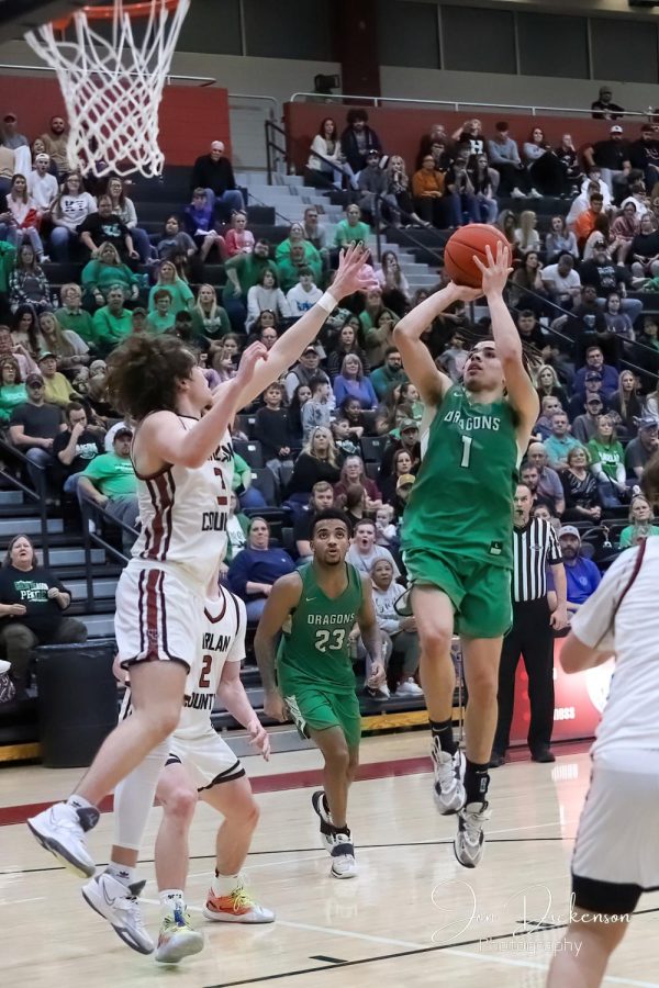 Harlan guard Kyler McLendon, who put up a shot earlier in the week at Harlan County, scored 25 points on Wednesday as the Green Dragons won 70-59 at Knott Central.