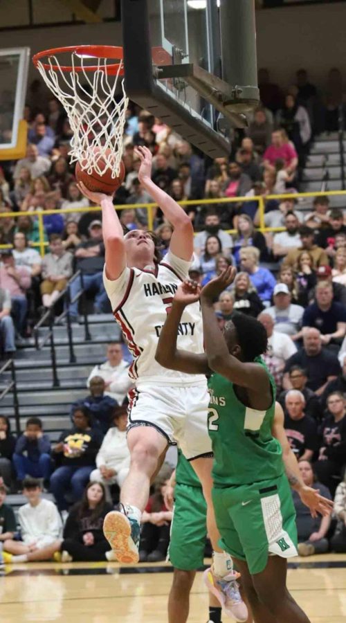 Harlan County junior guard Trent Noah scored 35 points on 10-of-15 shooting and added 20 rebounds to lead the Black Bears to a 72-62 win over Harlan in the 52nd District Tournament finals at Middlesboro on Friday.