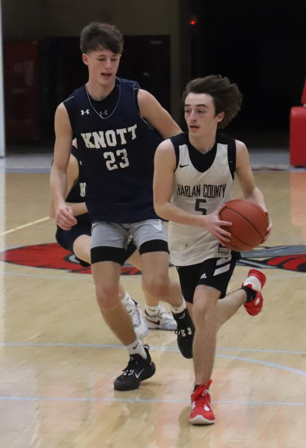 Harlan County freshman guard Gage Bailey raced down the court in freshman action against Knott Central on Monday.