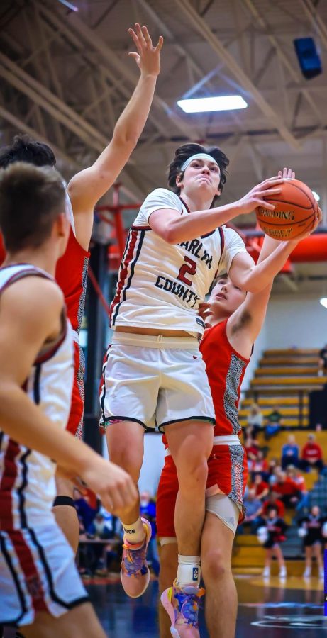 Harlan+County+guard+Trent+Noah+worked+to+the+basket+during+the+WYMT+Mountain+Classic.+Noahs+Black+Bears+are+the+early+favorite+in+the+race+for+next+years+13th+Region+Tournament+title.
