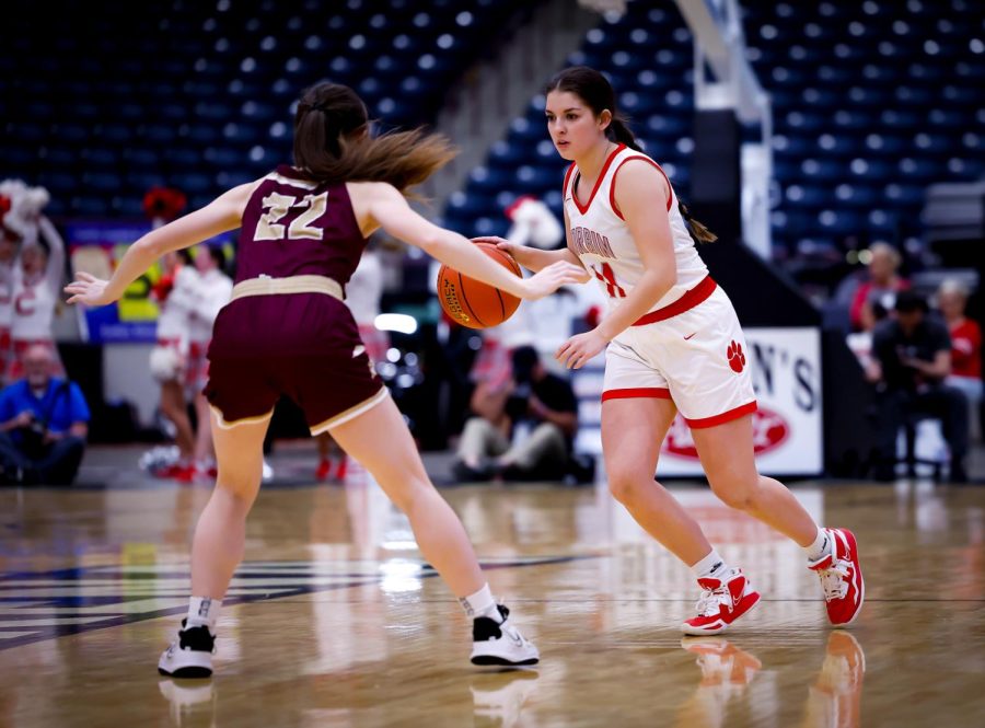 Corbin guard Kallie Housley worked toward the basket in 13th Region Tournament action. Housley and the Lady Hounds will be among the favorites to win the region in 2024.
