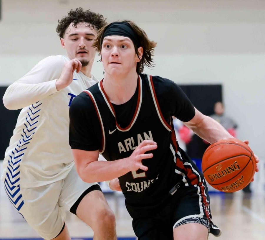 Harlan+County+junior+guard+Trent+Noah+was+named+to+the+13th+Region+Coaches+All-Region+Team+after+leading+the+region+in+both+scoring+and+rebounding+this+season+at+26.3+points+and+12.6+rebounds+per+game.