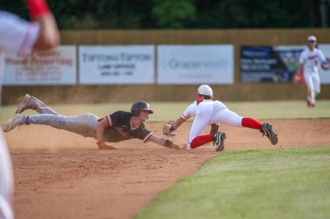 Harlan County’s Jonah Swanner was able to get back to second base ahead of the tag in 13th Region Tournament action Monday.