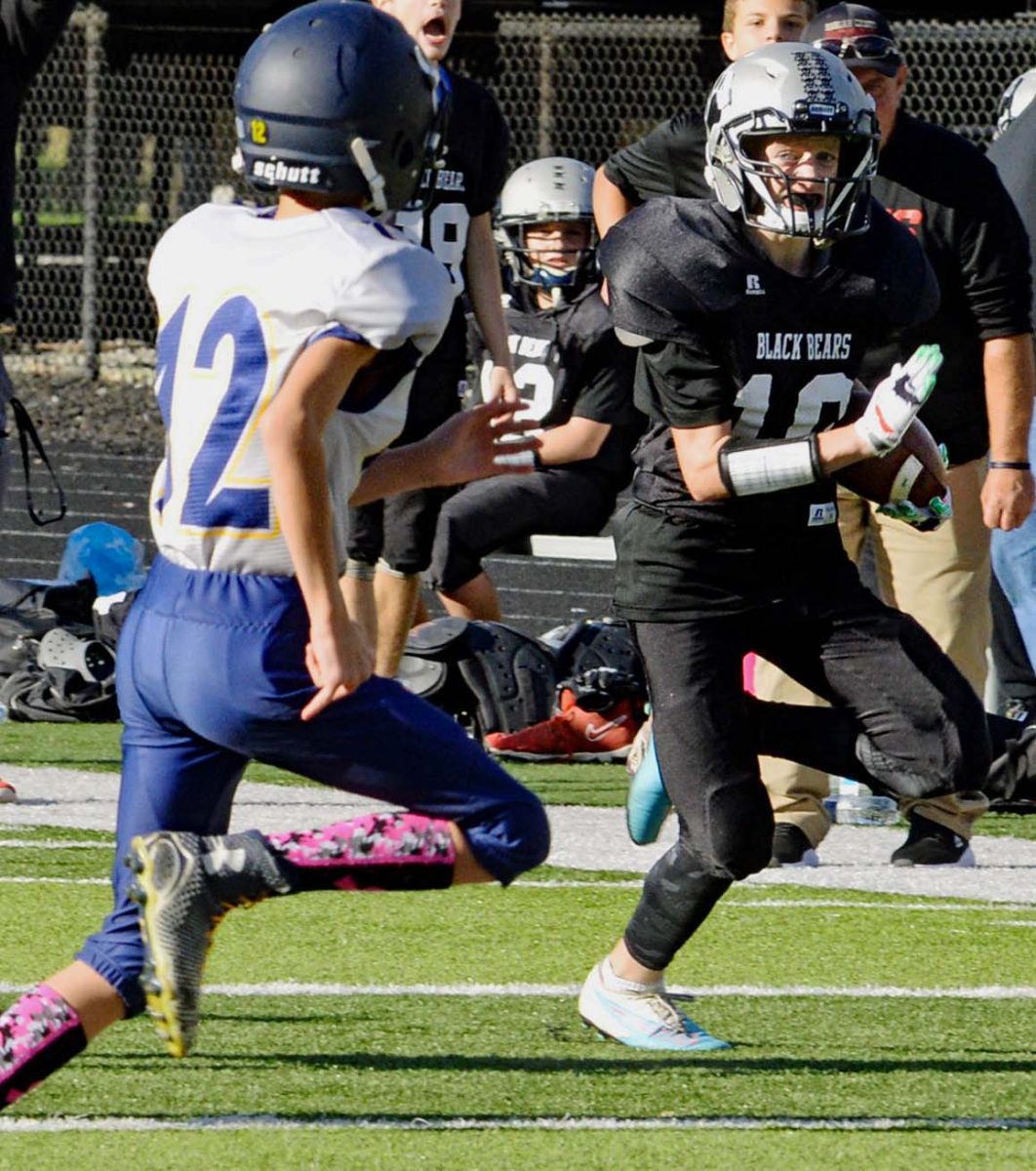 Harlan County running back Caysen Farley broke free for a big run in the Bears 22-0 win over Wayne County in the states seventh-grade playoffs.