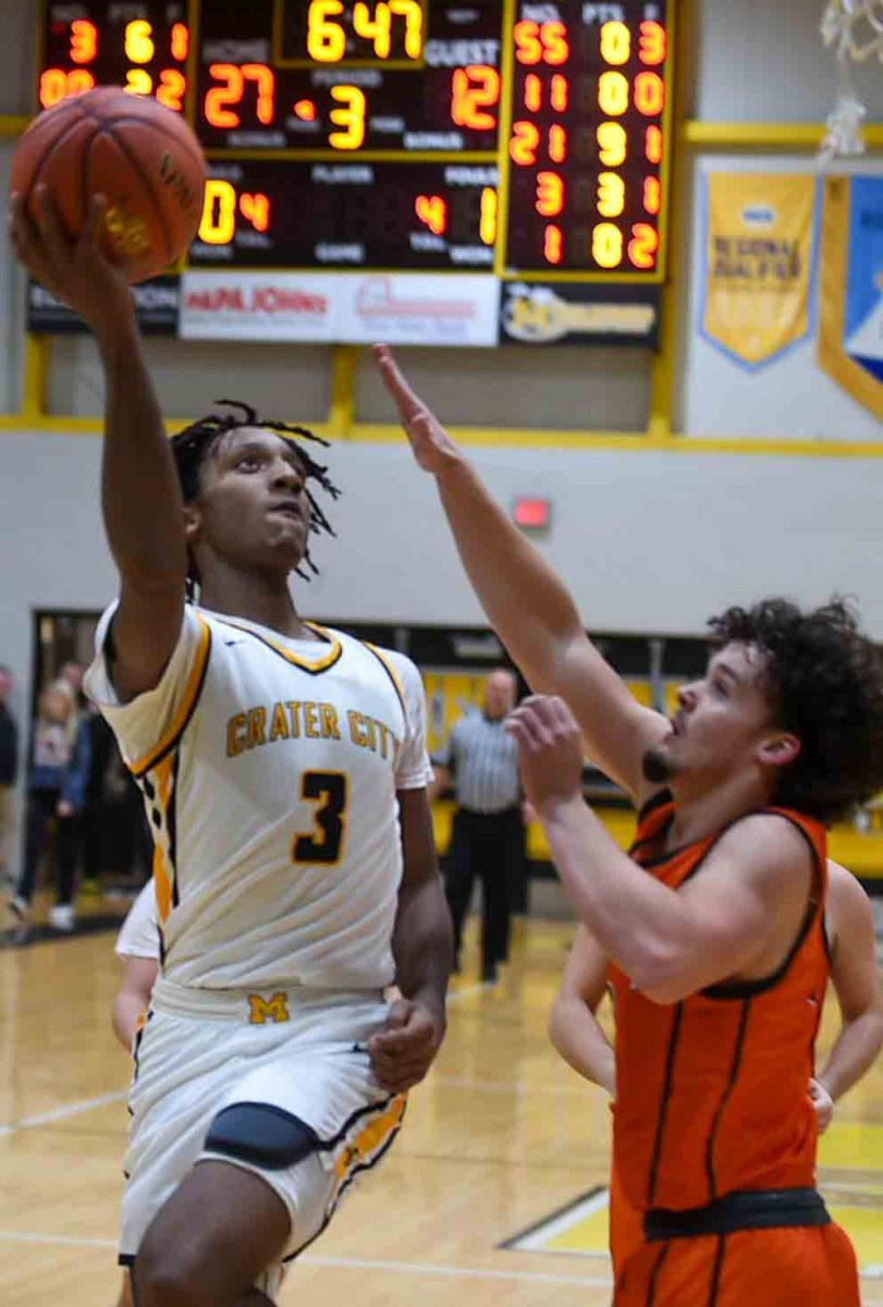 Middlesboro+guard+Jeremiah+Beck+went+up+for+two+of+his+18+points+on+Thursday+during+the+Jackets+55-38+win+over+visiting+Williamsburg.