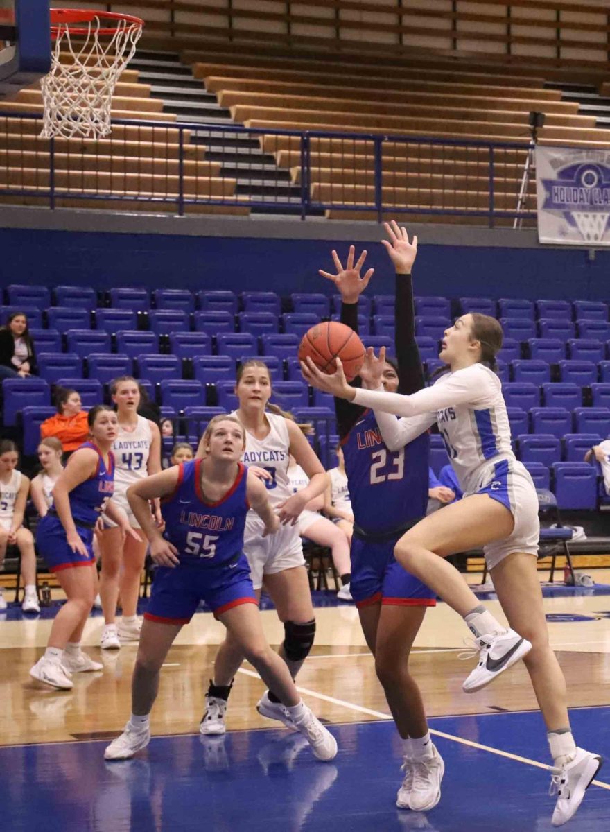 Bell County senior forward Gracie Jo Wilder worked her way to the basket during the Lady Cats win over Lincoln County on Thursday.