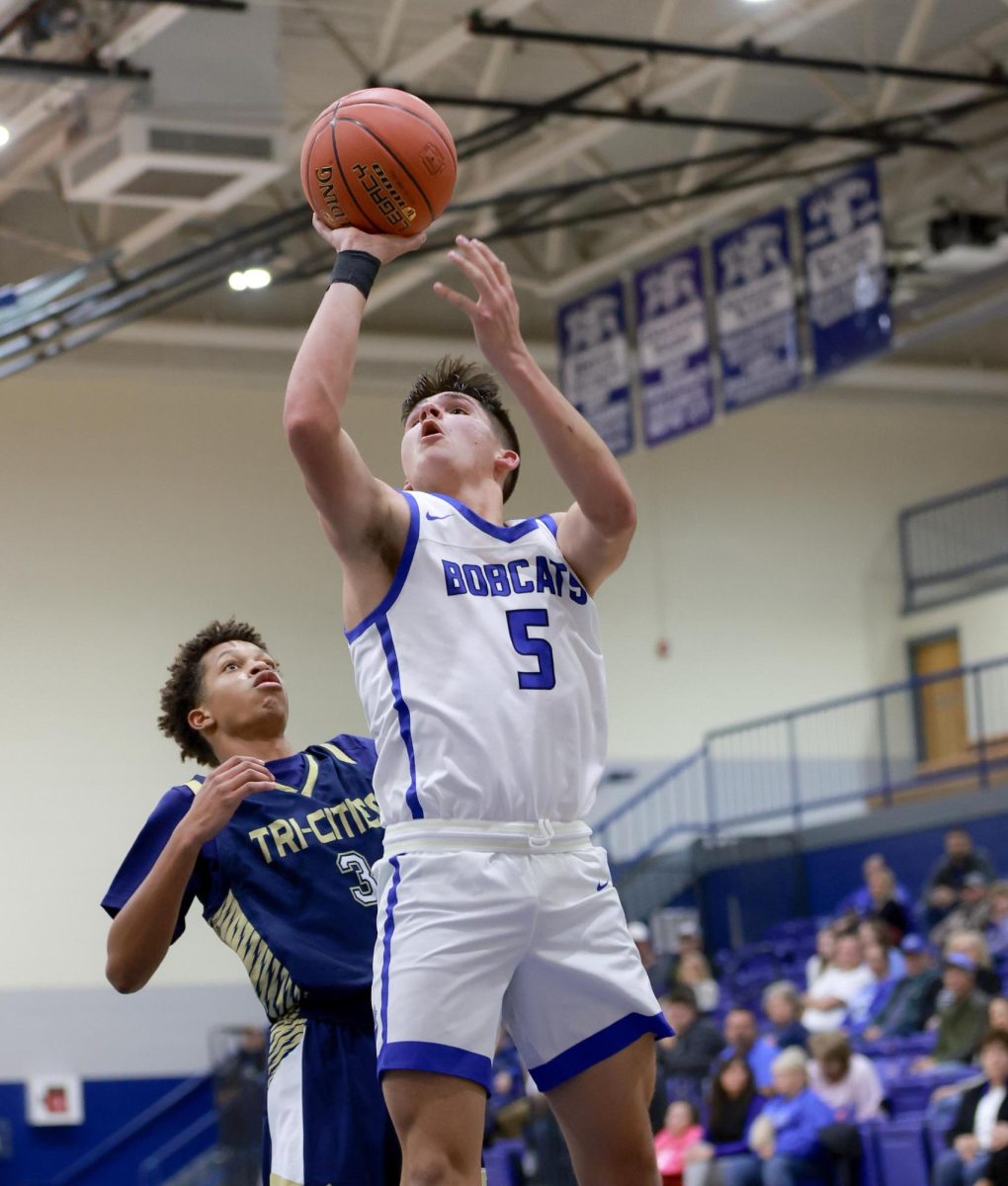 Sophomore guard Blake Burnett scored 16 points on Thursday in the Bobcats 88-62 win over Owsley County in the semifinals of the Short-Redmond Holiday Classic.