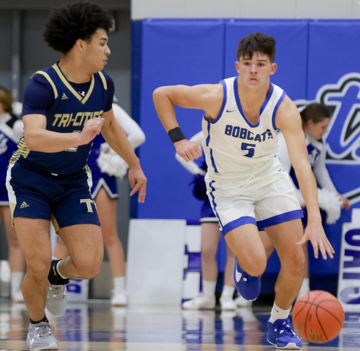 Blake Burnett and the Bell County Bobcats improved to 7-0 on the season with a pair of wins over the weekend at the Big Lou Classic at Perry Central.