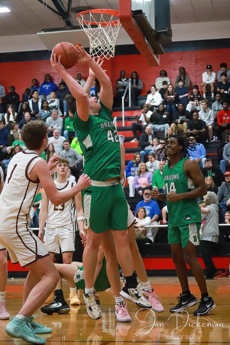 Harlan+junior+center+Hunter+Clem%2C+pictured+in+action+earlier+this+season%2C+scored+10+points+Thursday+as+the+Dragons+lost+at+Pineville.