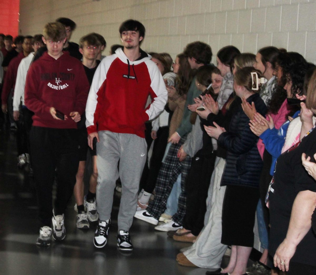 Harlan+County+basketball+players+received+an+enthusiastic+sendoff+to+the+state+tournament+on+Tuesday+as+they+walked+along+the+track+at+the+HCHS+gym+before+leaving+for+Lexington.