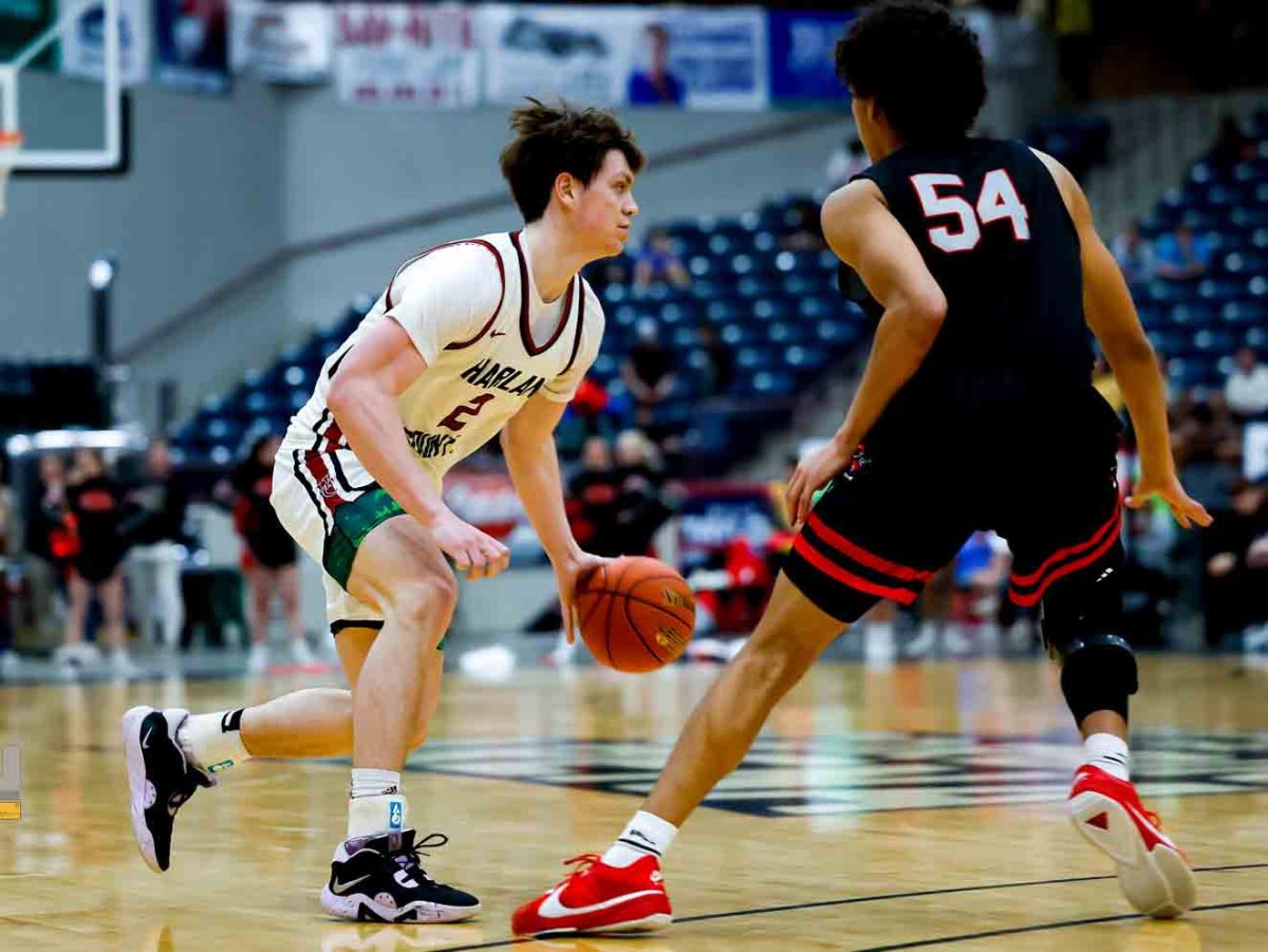 Harlan+County+guard+Trent+Noah+worked+down+the+floor+against+South+Laurels+Jordan+Mabe+in+13th+Region+Tournament+action+Thursday.+Noah+scored+18+points+in+the+Bears+38-34+win.