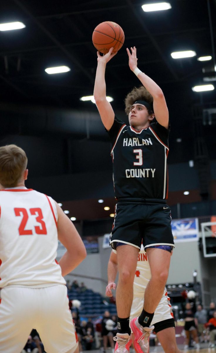 Harlan County junior guard Maddox Huff scored 24 points and grabbed nine rebounds to lead the Bears to a 62-48 win over Corbin to capture the schools second regional title.