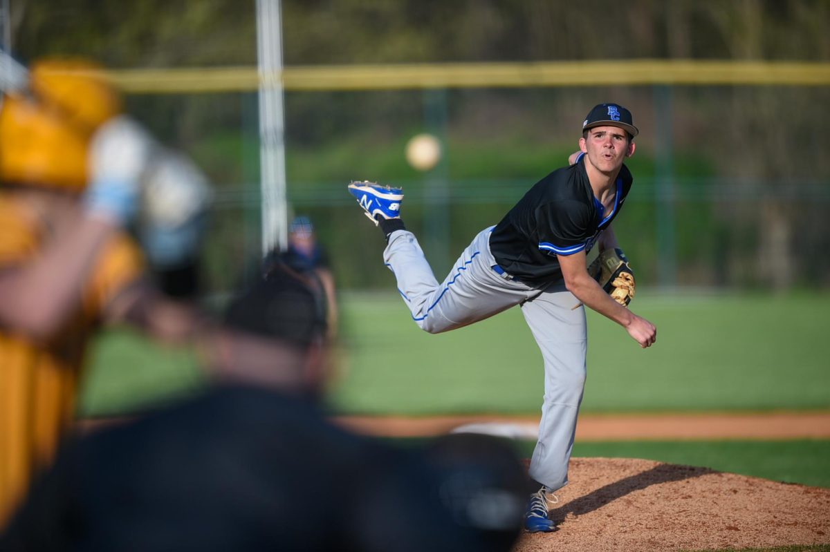 Bell Countys Blake Burnett tossed a five-hit shutout Monday as the Bobcats clinched the 52nd Districts top seed with a 3-0 win over visiting Harlan County.
