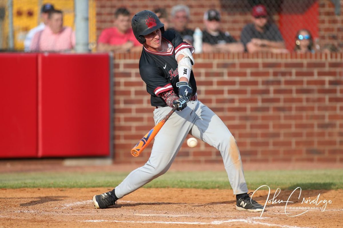 Harlan+County+senior+Mason+Himes+hit+a+home+run+and+added+a+single+to+lead+the+Bears+offense+in+a+15-3+win+Monday+at+Middlesboro.