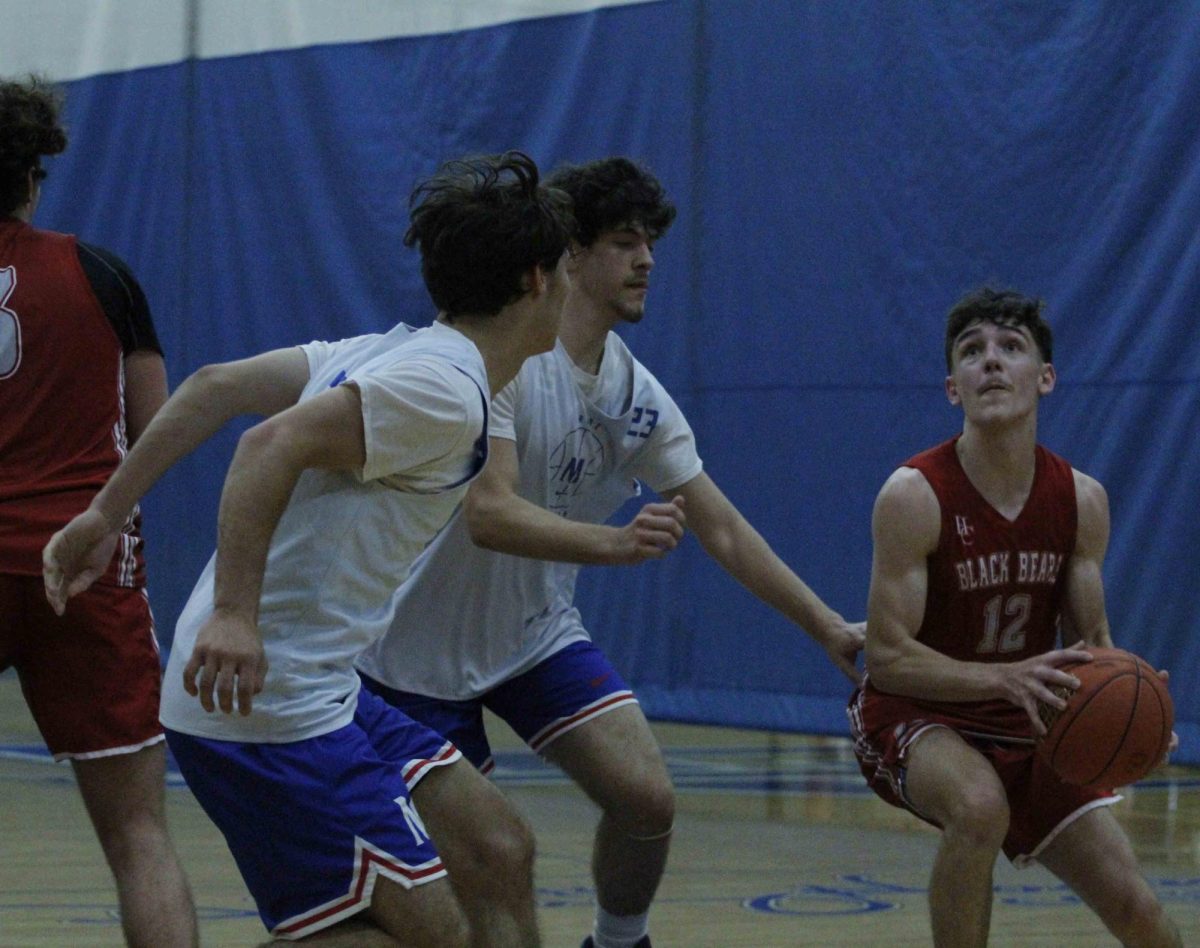 Trent Cole, Harlan Countys sophomore guard, worked to the basket in action against Montgomery County on Friday at Lexington Catholic.