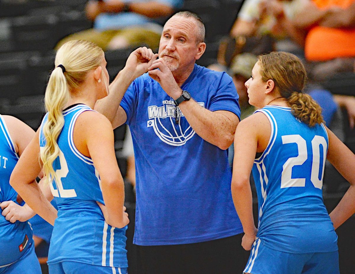 Rosspoint coach Rob McHargue talked with Shasta Brackett (left) and AIselyn Sexton in scrimmage action Saturday. Rosspoint opened the season Monday with a 46-12 win at Bell County.