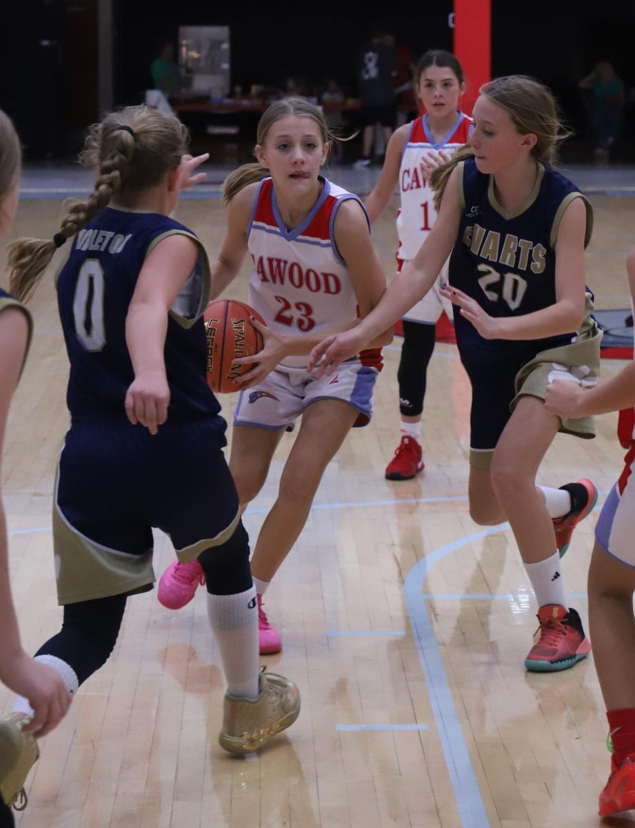 Cawood's Addy Cochran sliced between two Evarts defenders for two of her 11 points Monday in the Lady Comets' 36-5 win over Evarts in the semifinals of the fifth- and sixth-grade county tournament.