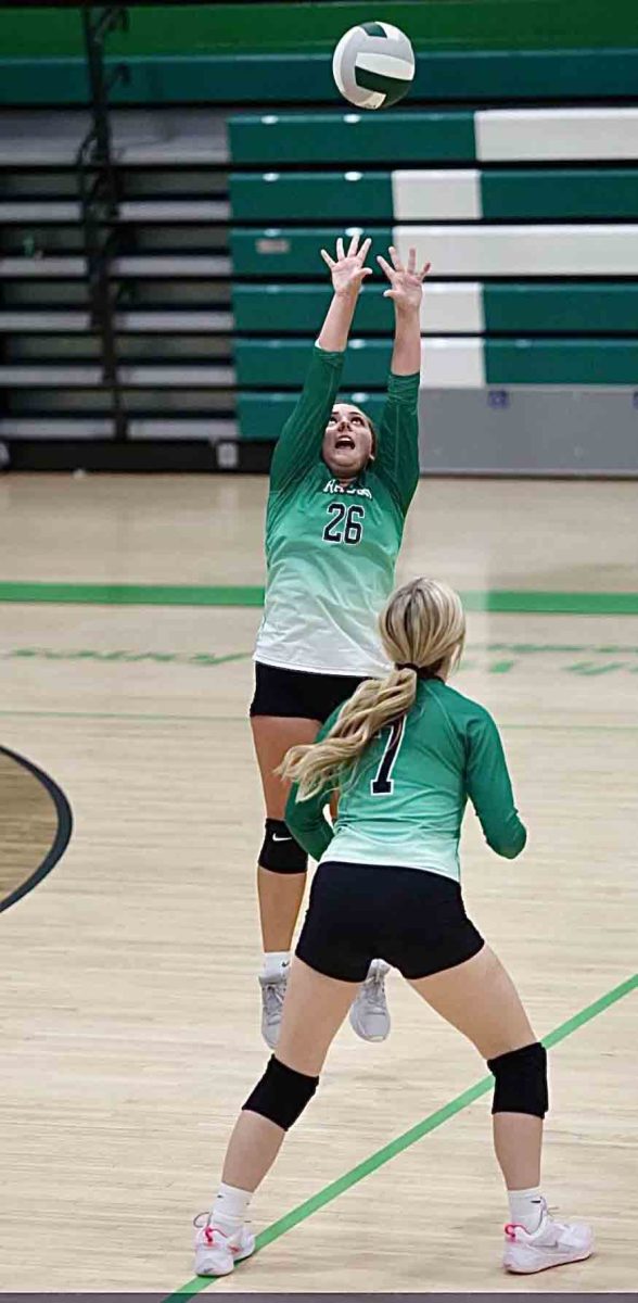 Harlan's Gracie Hensley returned the ball in Tuesday's match against visiting Lynn Camp.