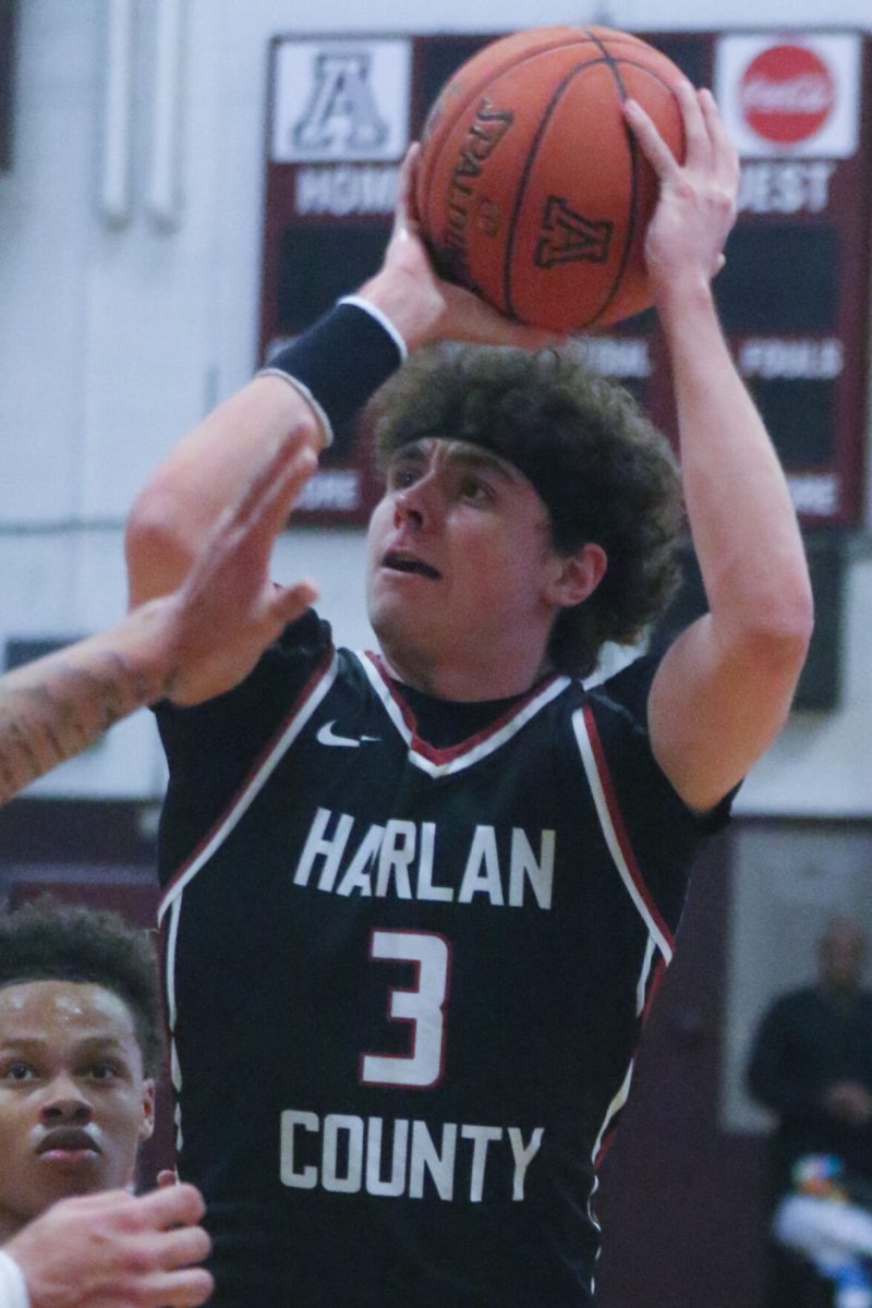 Harlan County’s Maddox Huff pulled up during the final game of the opening round the Ashland Invitational Tournament on Friday. Huff scored 33 points in the Bears' win over the state's second-ranked team.
