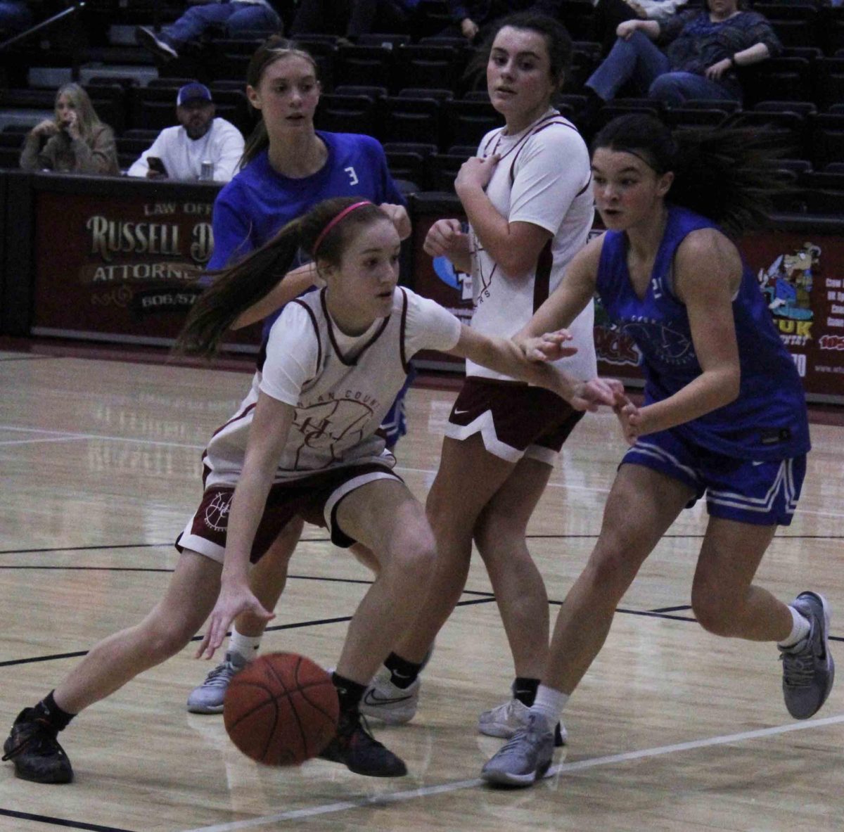 Harlan County eighth-grade guard Jaycee Simpson headed to the basket during junior varsity action Thursday against visiting Bell County. Simpson scored 21 points in the Lady Bears’ 52-40 victory.