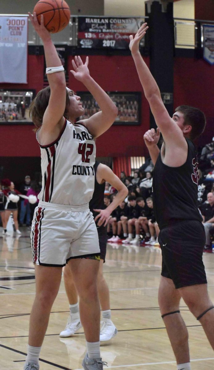 Harlan County senior center Jaycee Carter scored 25 points and pulled down 11 rebounds Thursday in the Black Bears' 89-68 win over visiting Pikeville.