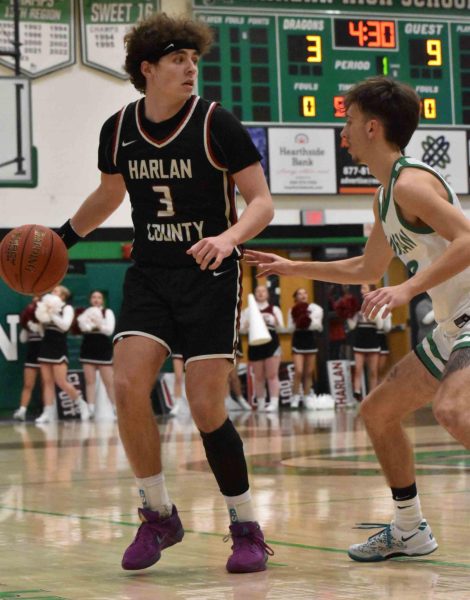 Harlan County senior guard Maddox Huff worked against Harlan's Dylan Cox in Thursday's district clash. Huff scored 36 points in the Bears' 75-47 victory.