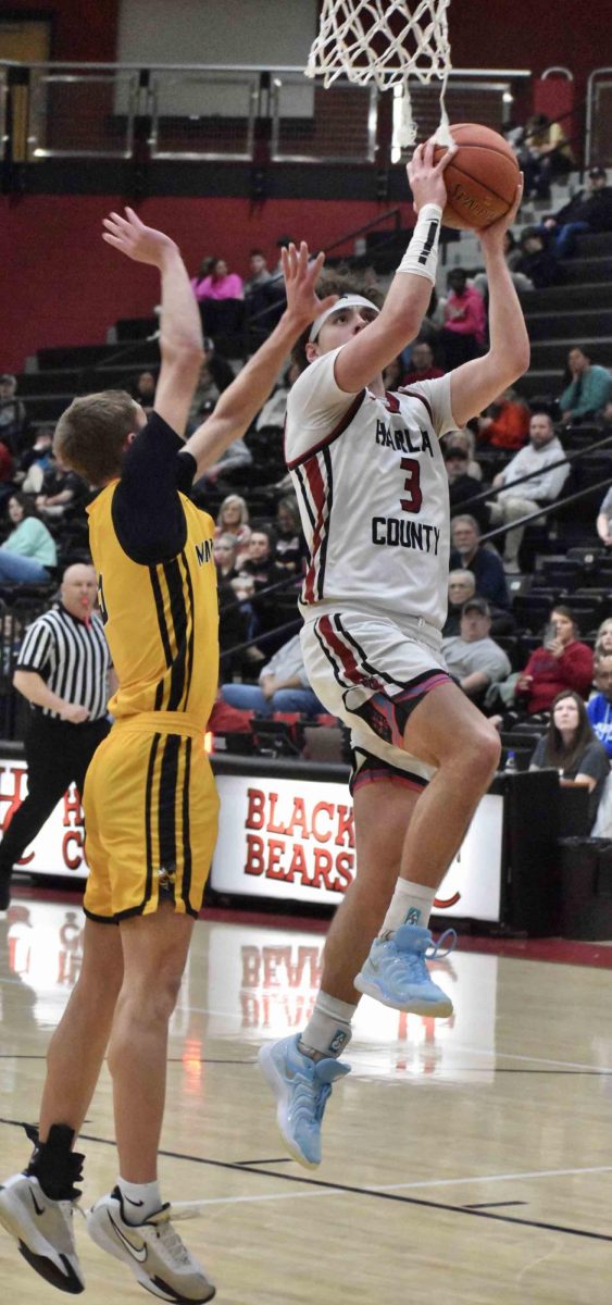 Harlan County senior guard Maddox Huff poured in 35 points, hitting seven 3-pointers, as the Black Bears overpowered visiting Middlesboro 84-34.