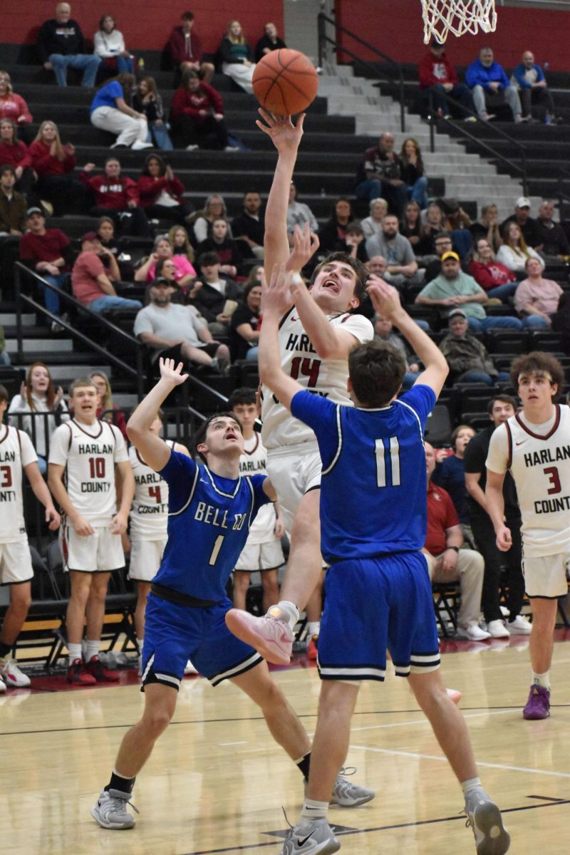 Harlan County guard Brody Napier worked inside for two of his 16 points in the Bears’ 54-52 loss Tuesday against Bell County.
Harlan County guard Brody Napier worked inside for two of his 16 points in the Bears’ 54-52 loss Tuesday against Bell County.