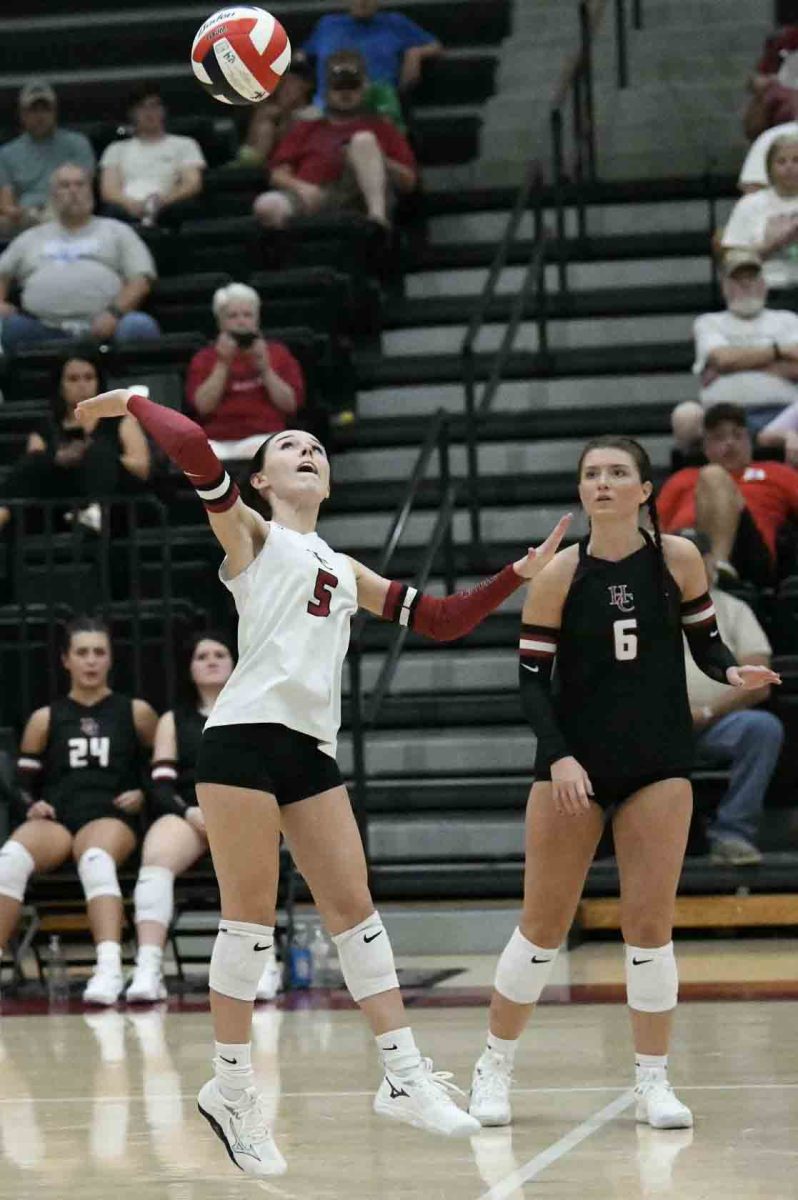 Harlan County sophomore Ashlynn Williamson and the Lady Bears ran their record to 2-1 with a 25-9, 25-7, 25-7 win Monday over visiting Barbourville.
